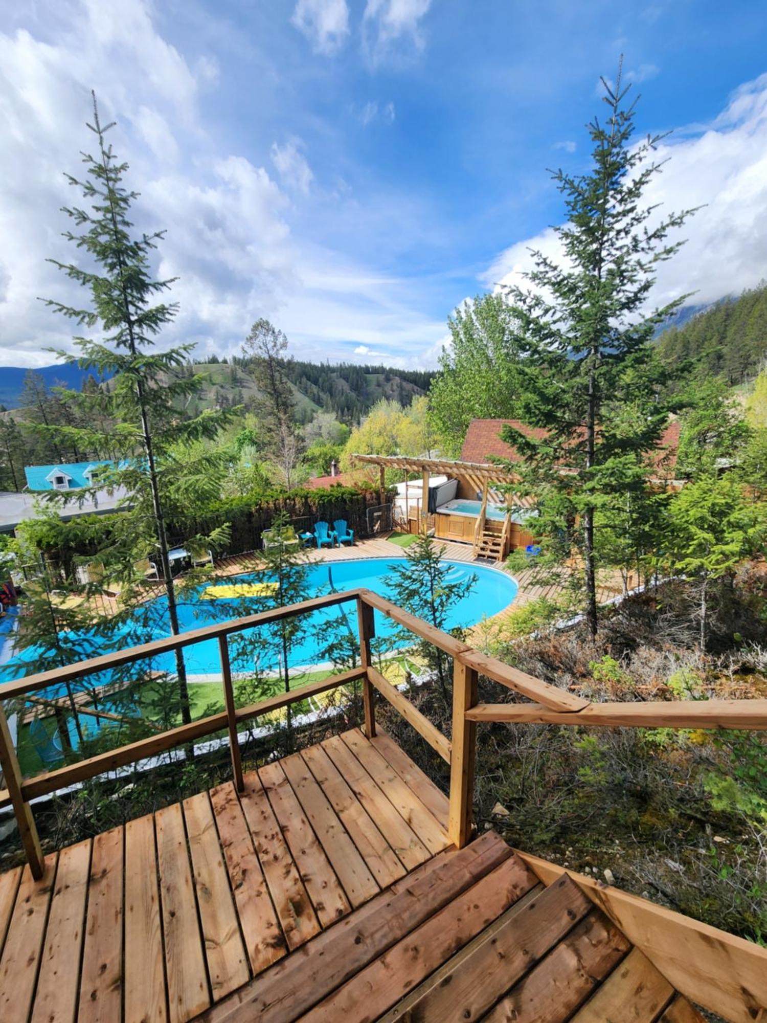 Motel Tyrol Radium Hot Springs Kültér fotó